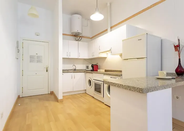 -malagasunapts-prime Location Historic Centre * Málaga